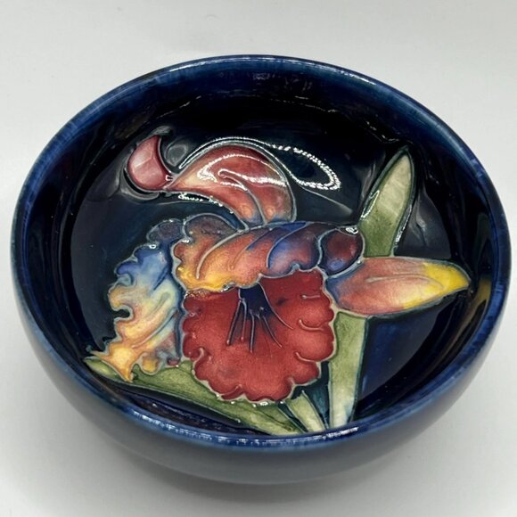 Moorcroft Cobalt blue with pink orchid pattern small Pottery dish - Picture 7 of 7